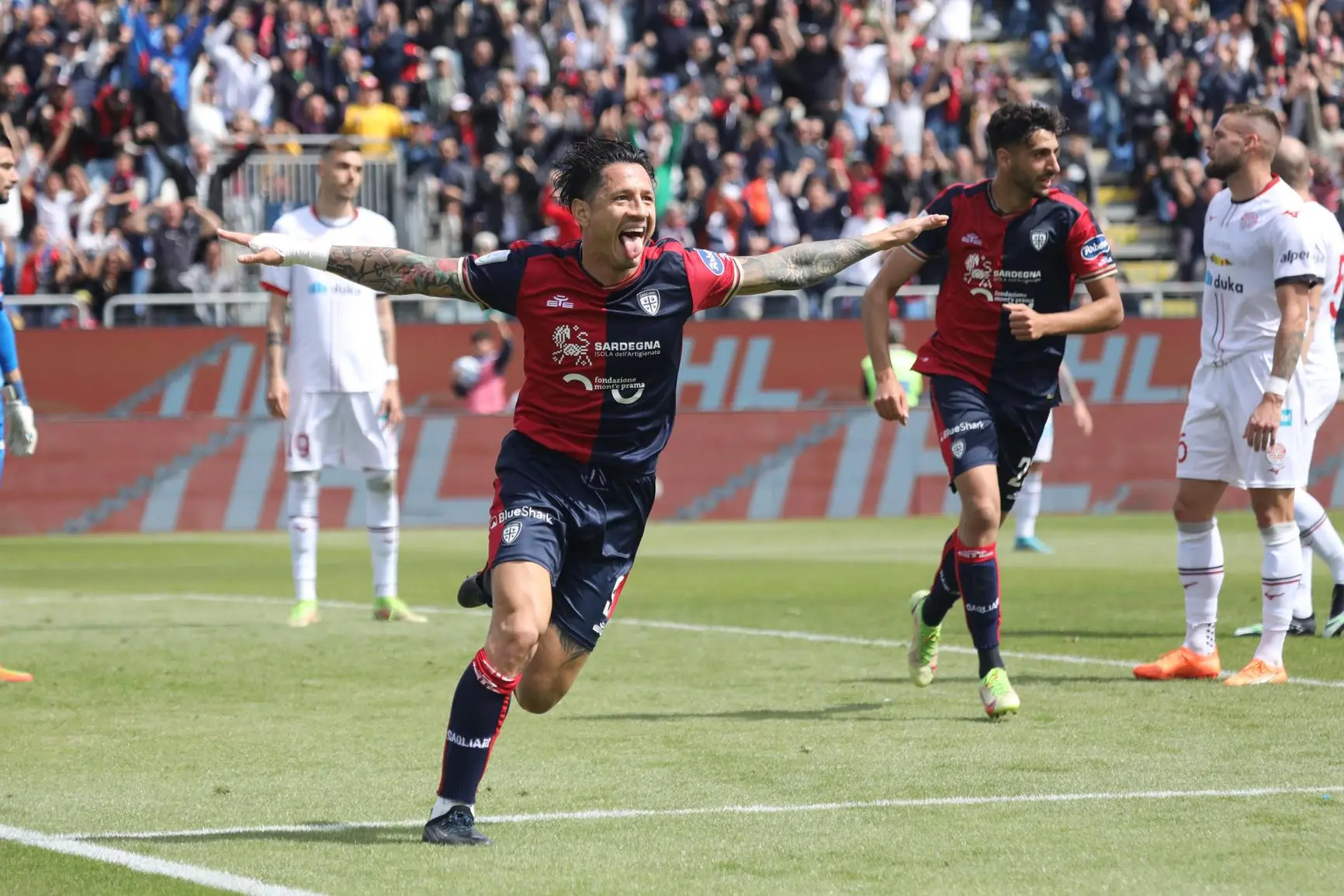 01 aprile 2023 Campionato di calcio serie B Stadio Unipol Domus Cagliari Sudtirolo 1-1. Lapadula esulta dopo il gol. Foto Max Solinas
