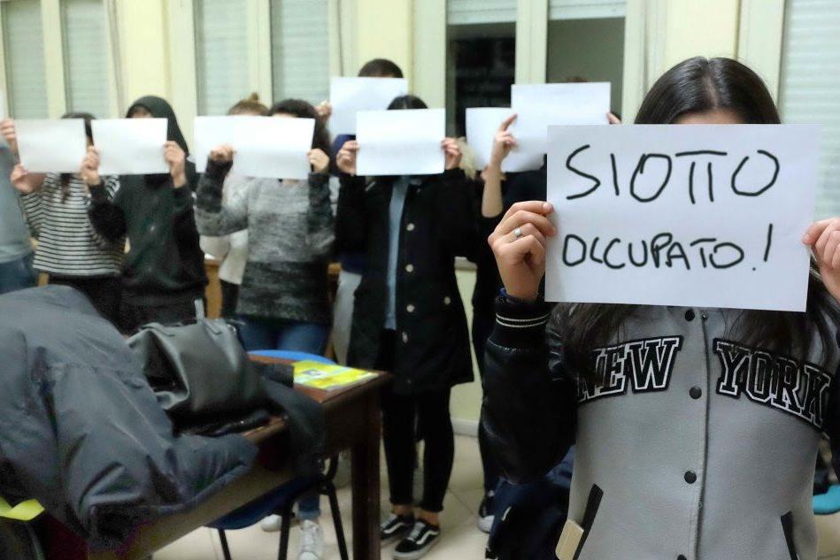 Liceo Siotto a Cagliari, sospesa l'occupazione