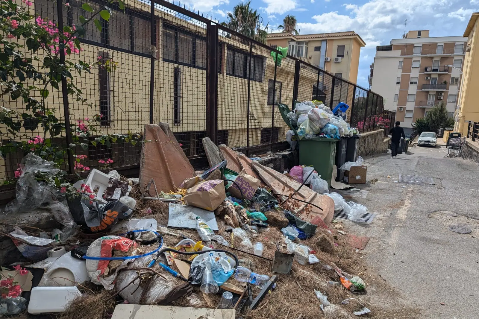 Cagliari, rifiuti a San Michele (L'Unione Sarda)