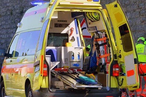 Un'ambulanza (foto Pixabay)
