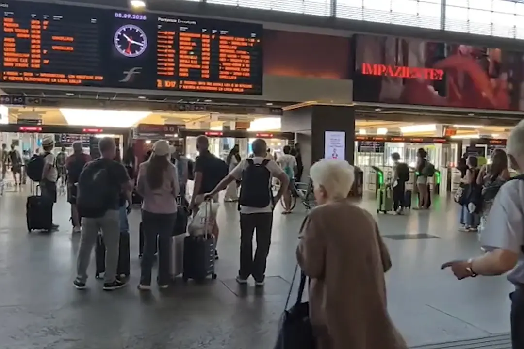 Sciopero dei treni, disagi alla stazione di Porta Nuova a Torino