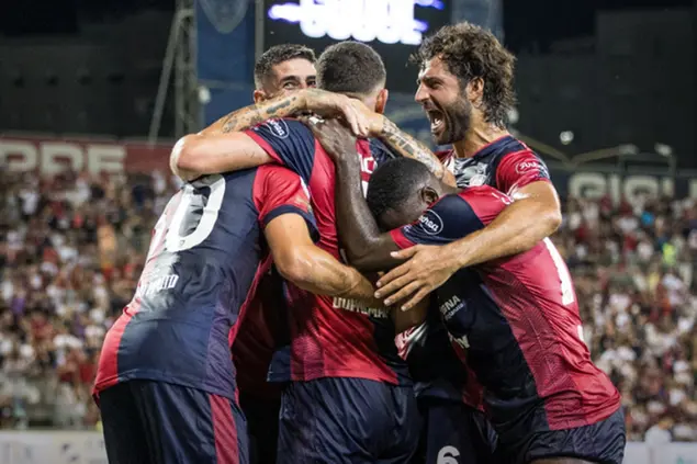 Esultanza Cagliari (foto Cagliari Calcio)