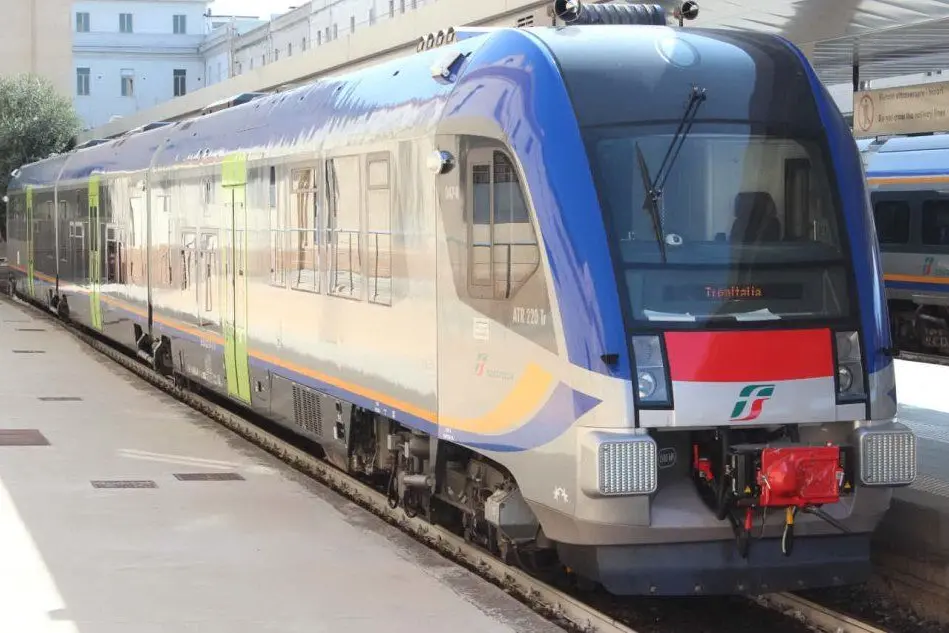 Uno dei due nuovi treni giunti in Sardegna (foto Trenitalia)