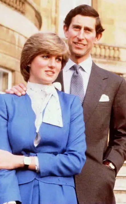 Nel 1981 sposò Lady D: con lei ebbe due figli, William e Harry