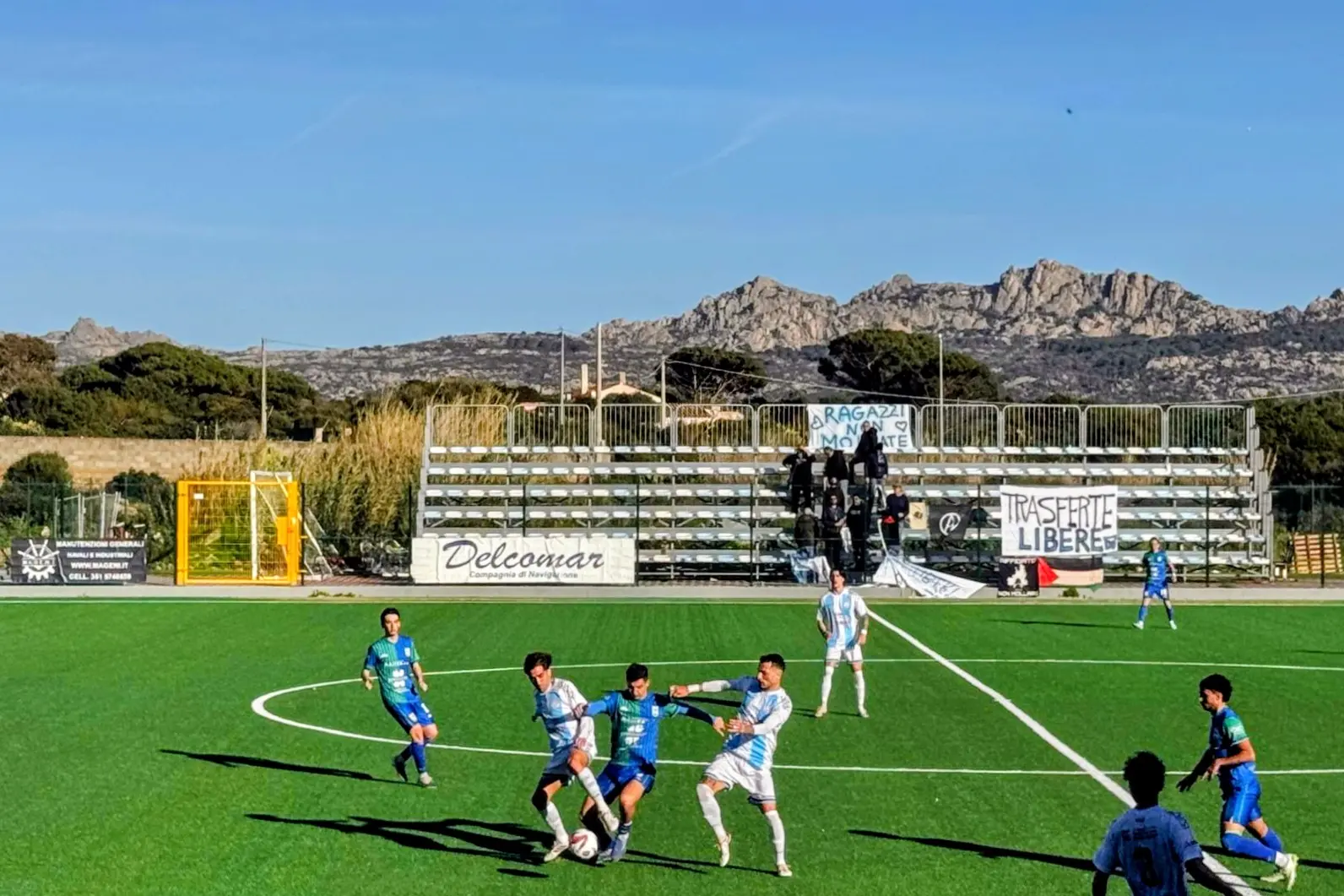 Una fase della gara , Ilvamaddalena - Nuorese. ( G. Pischedda).