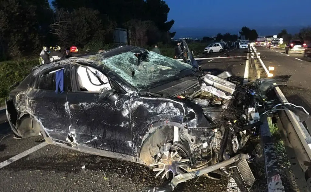 L'auto distrutta