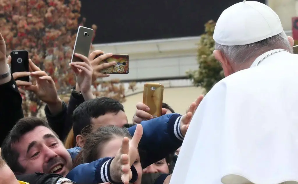 \"Non lasciate che i giovani vadano via. Create le condizioni affinché abbiano un futuro\"