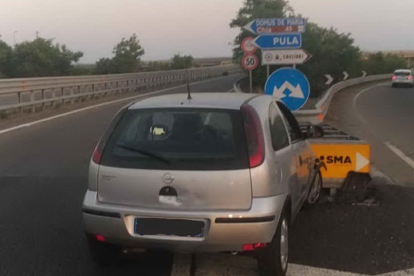 Il veicolo coinvolto nell'incidente (foto polizia municipale di Cagliari)