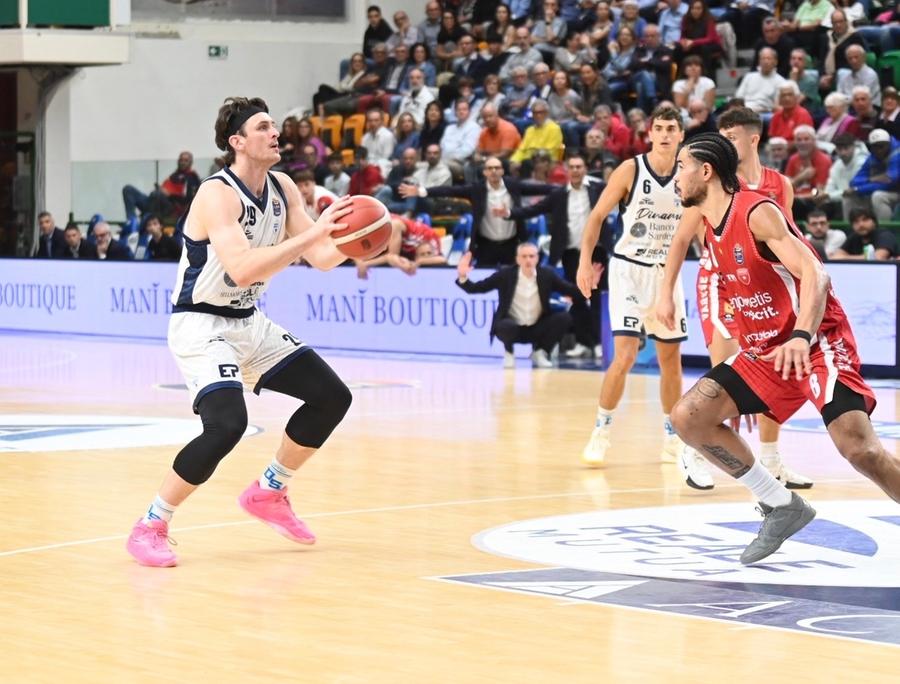 Dinamo, altra beffa in volata