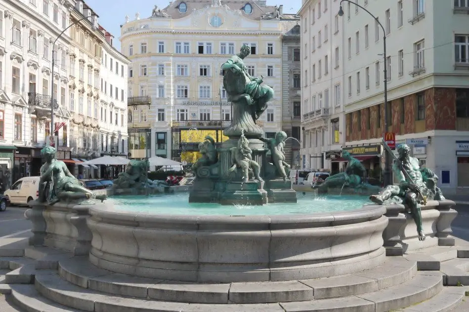 La fontana Donnerbrunnen (foto Wikipedia)