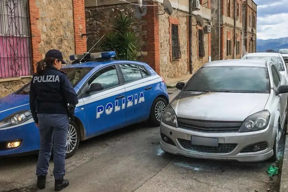 La Polizia in via Buozzi (Foto A.Cucca)