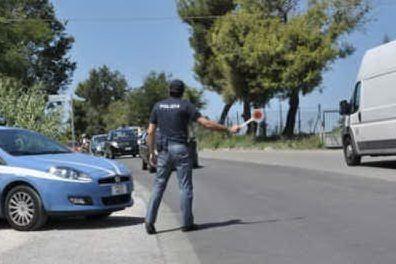 Mazzette per non multare i camionisti: in manette sei agenti di polizia