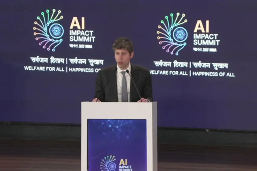 Altman (direttore OpenAi): "Urgente una regolazione globale dell'IA"