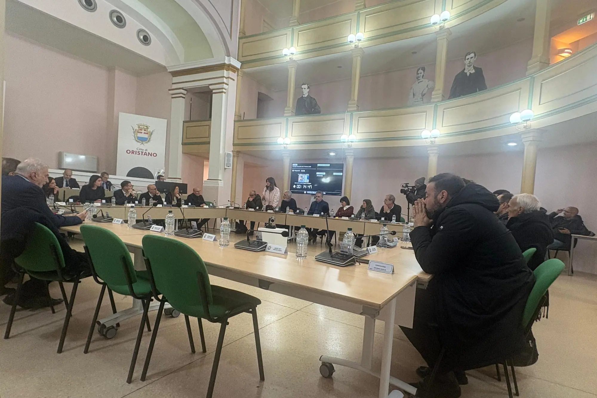 L’aula del teatro San Martino durante l’ultima seduta del Consiglio comunale