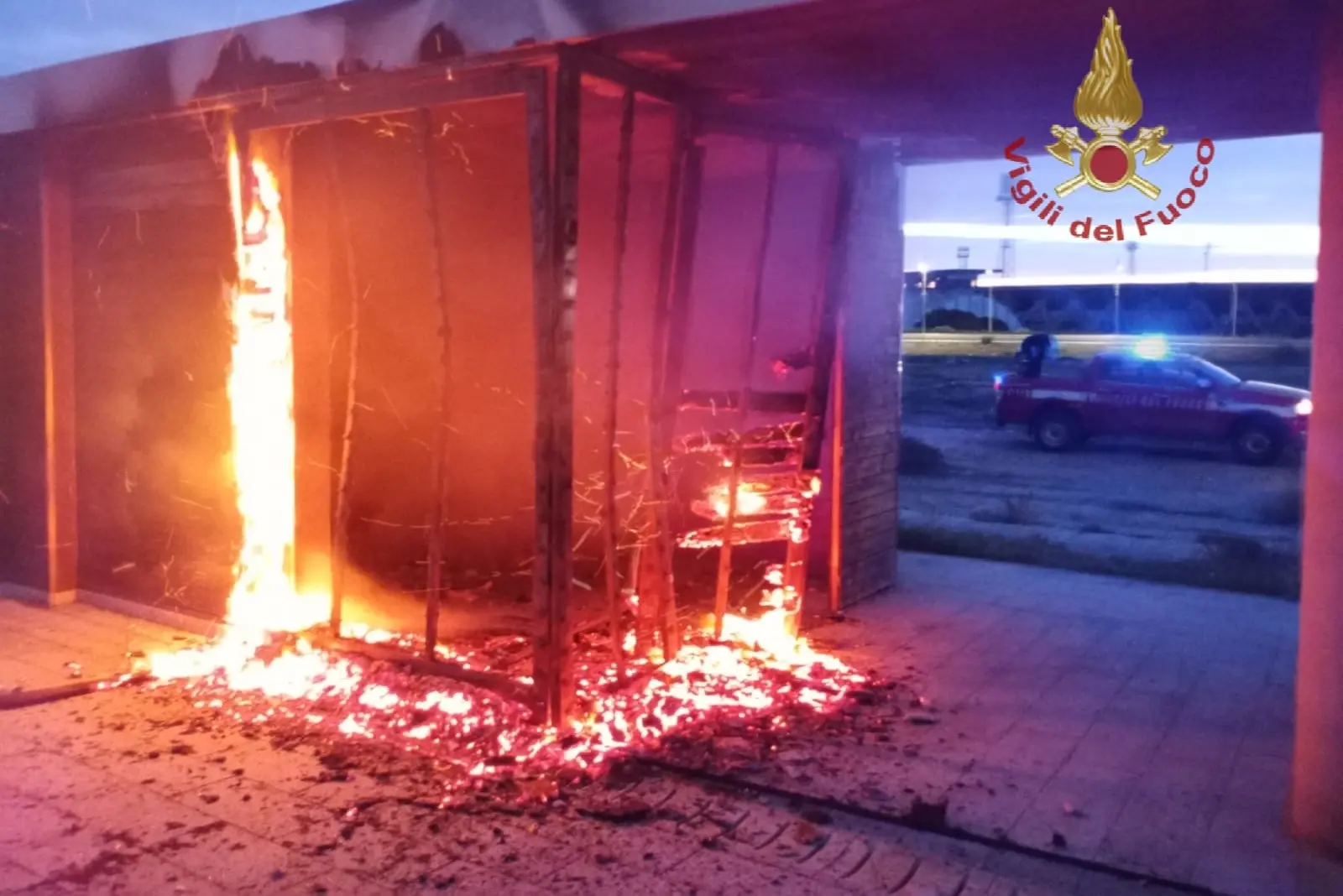 L'incendio a Sant'Elia (foto Vigili del Fuoco)