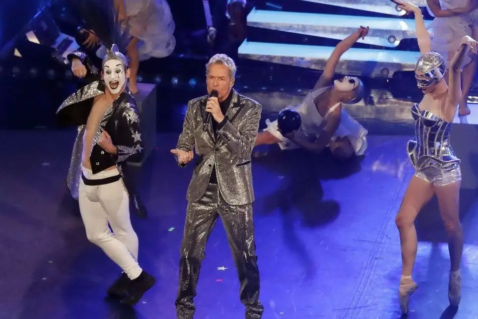 Claudio Baglioni dà il via con "Acqua dalla luna"