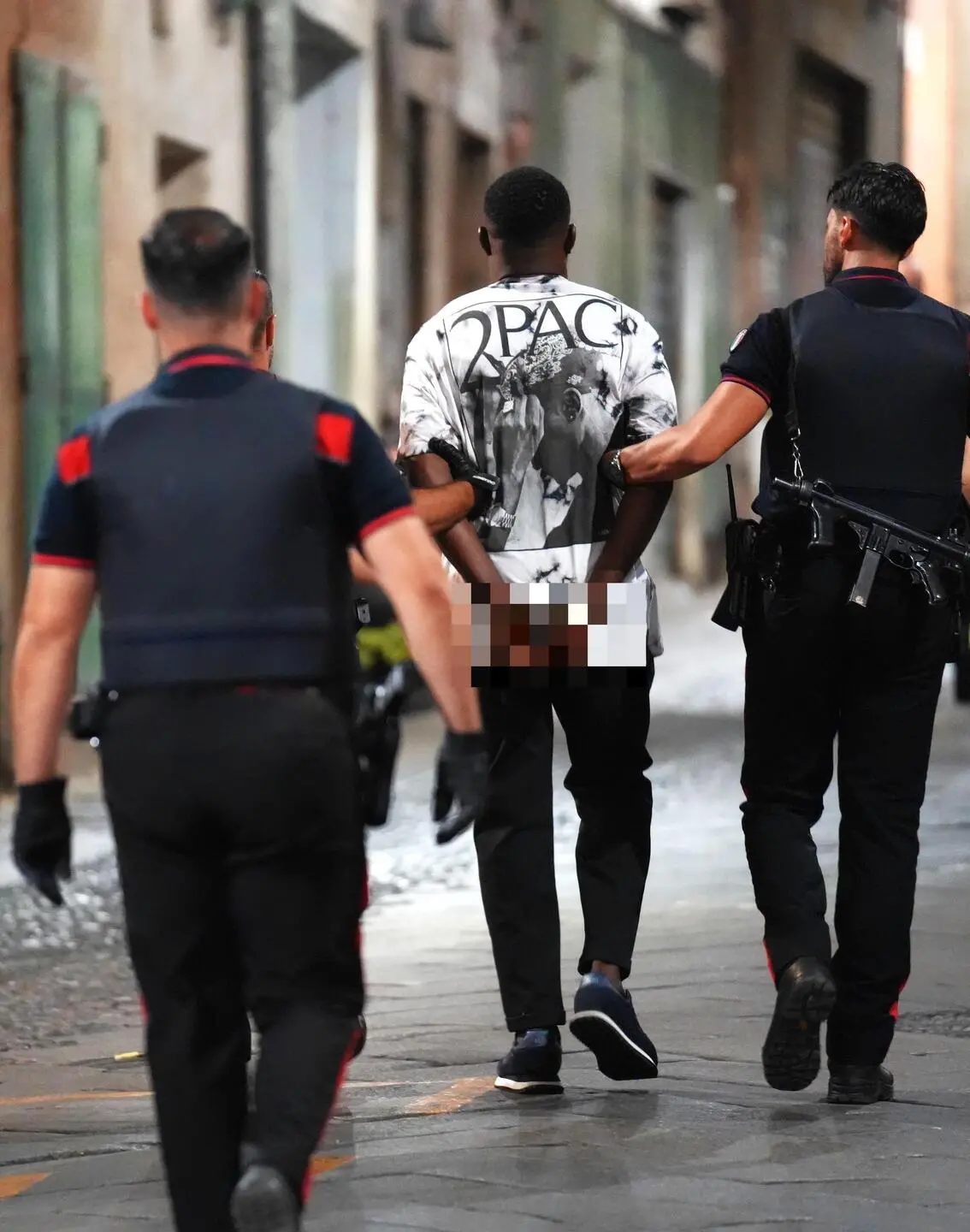 Blitz antidroga: 16 arresti