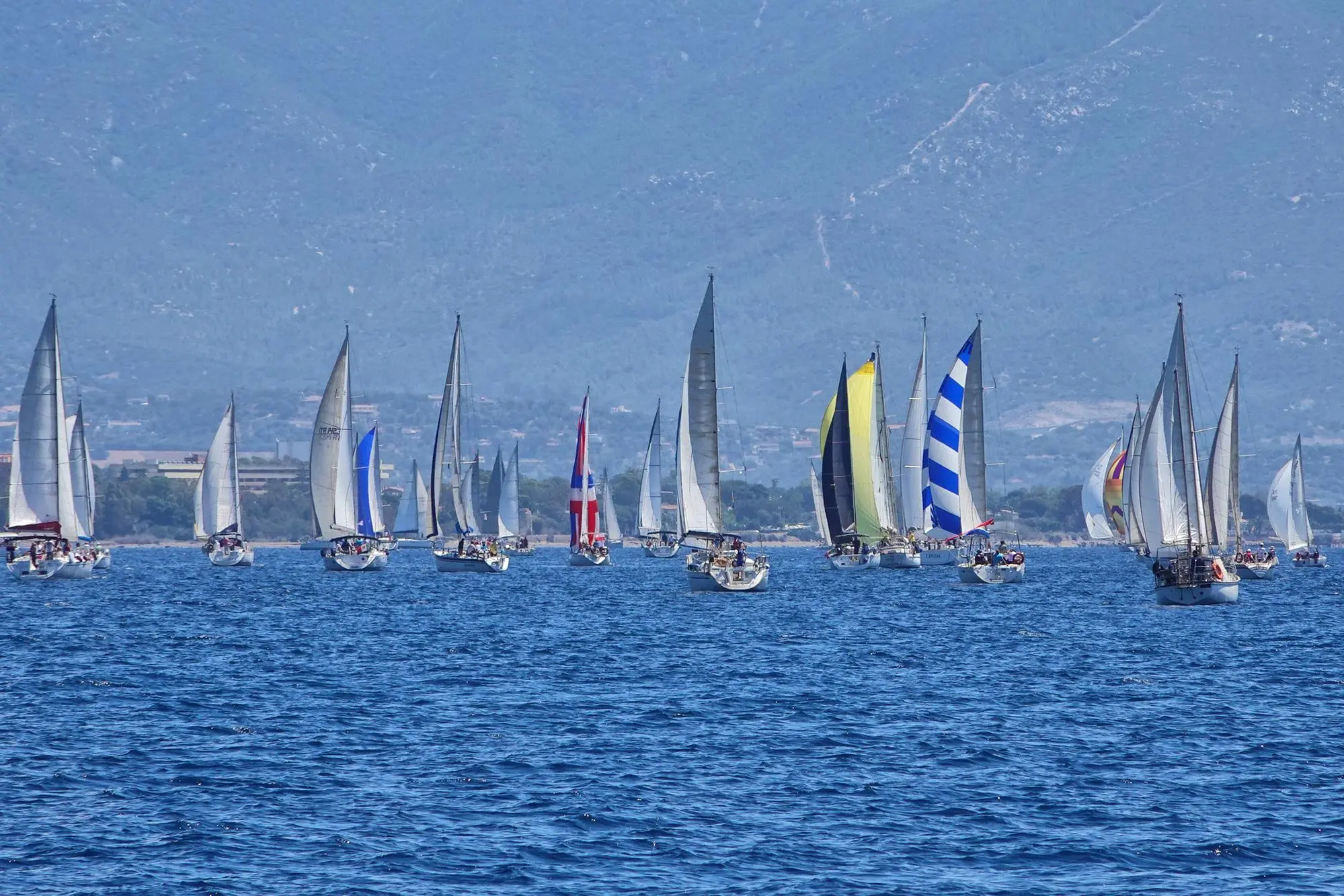 Barche a vela nel mare cagliaritano (Foto simbolo)
