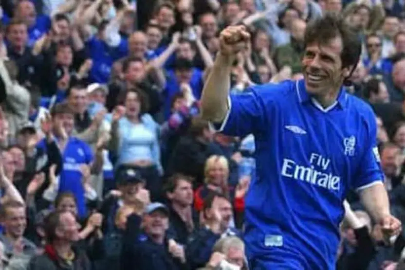 Gianfranco Zola con la maglia del Chelsea