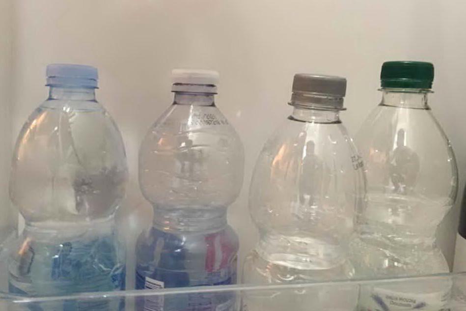Bottigliette d'acqua (Foto L'Unione Sarda)