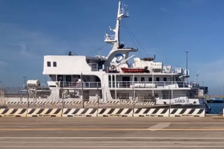 Traghetto Sara D (foto Pala)