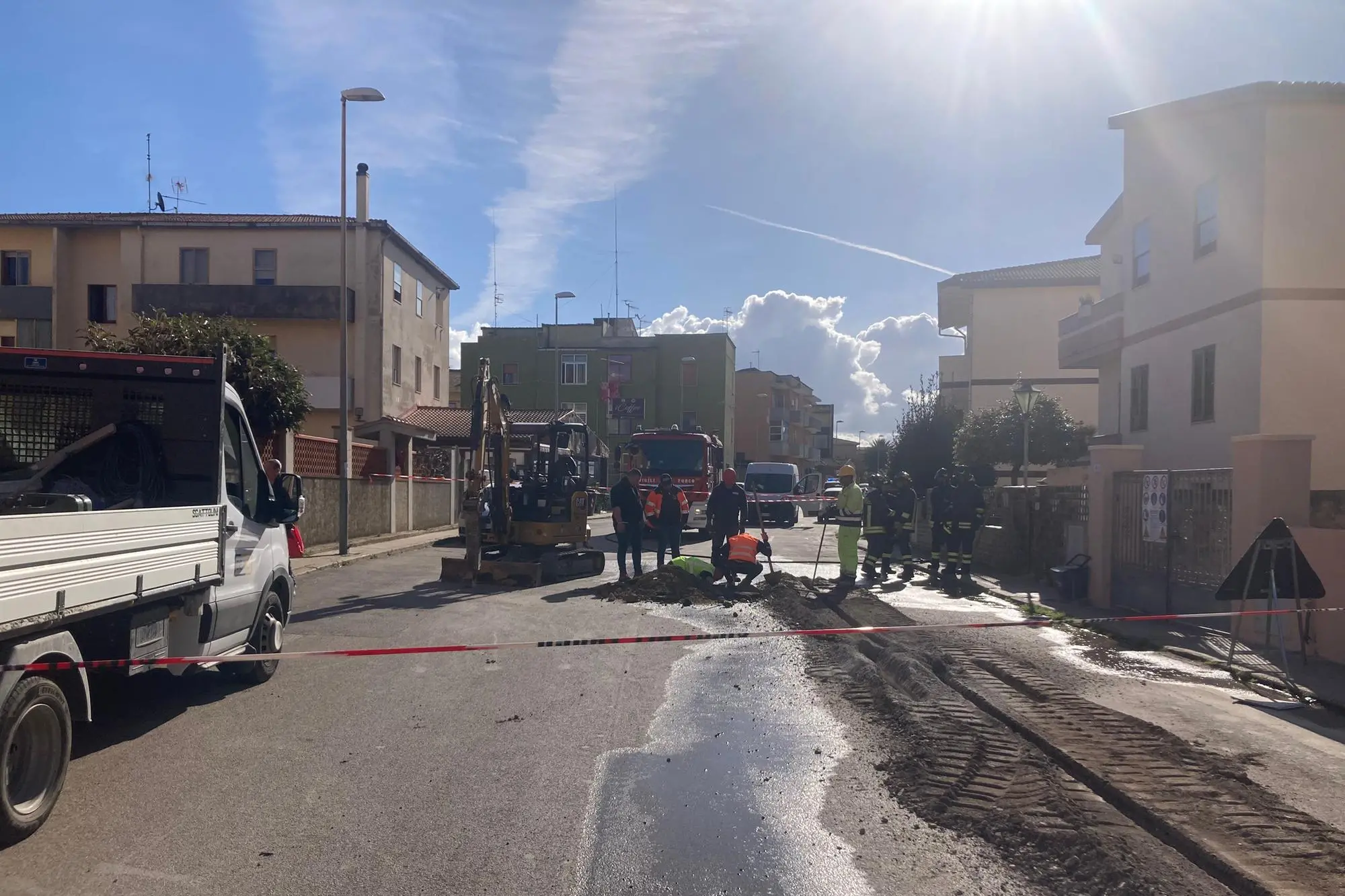 L'intervento in via Pacinotti a Porto Torres (foto Pala)