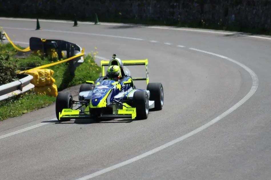 Luca Tilloca sulla sua monoposto