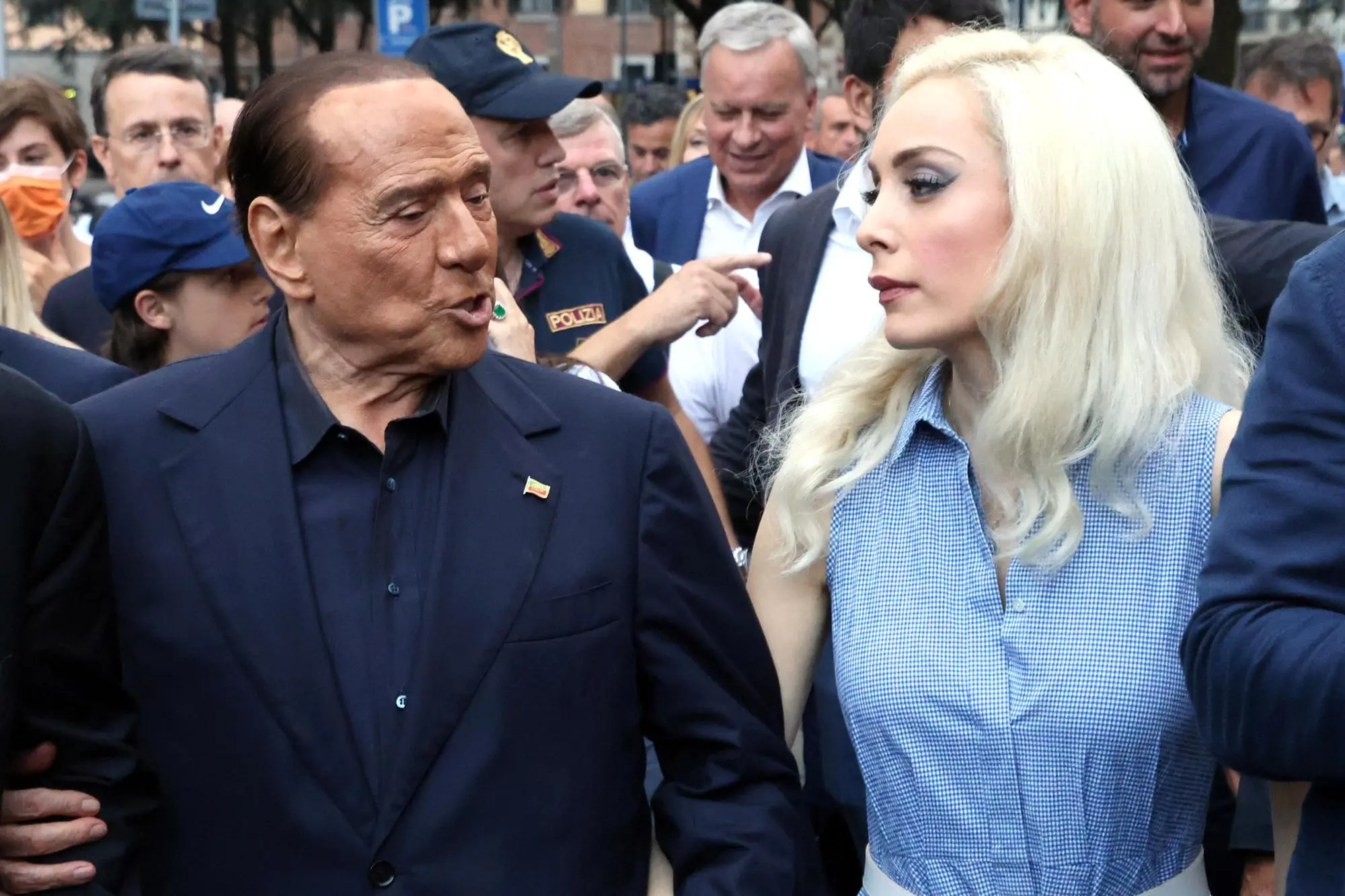 Silvio Berlusconi, con Marta Fascina (Ansa)