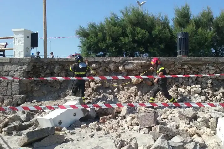 Sassari, un'immagine dopo il cedimento della rotonda (archivio L'Unione Sarda, foto Calvi)
