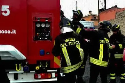 Un intervento dei Vigili del fuoco di Oristano (foto L'Unione Sarda - Sanna)