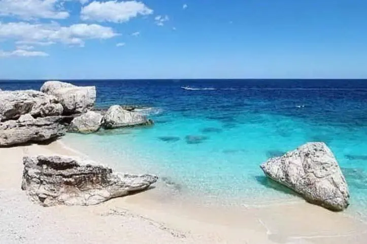 Cala Mariolu, fra le spiagge più amate dell'Isola (foto da Instagram, Alessio Todde)