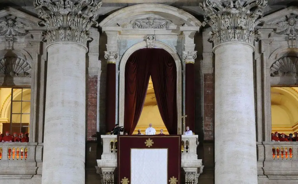 Al balcone principale della Basilica di San Pietro dopo la fumata bianca