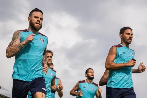 Rossoblù in allenamento (Foto Cagliari Calcio)