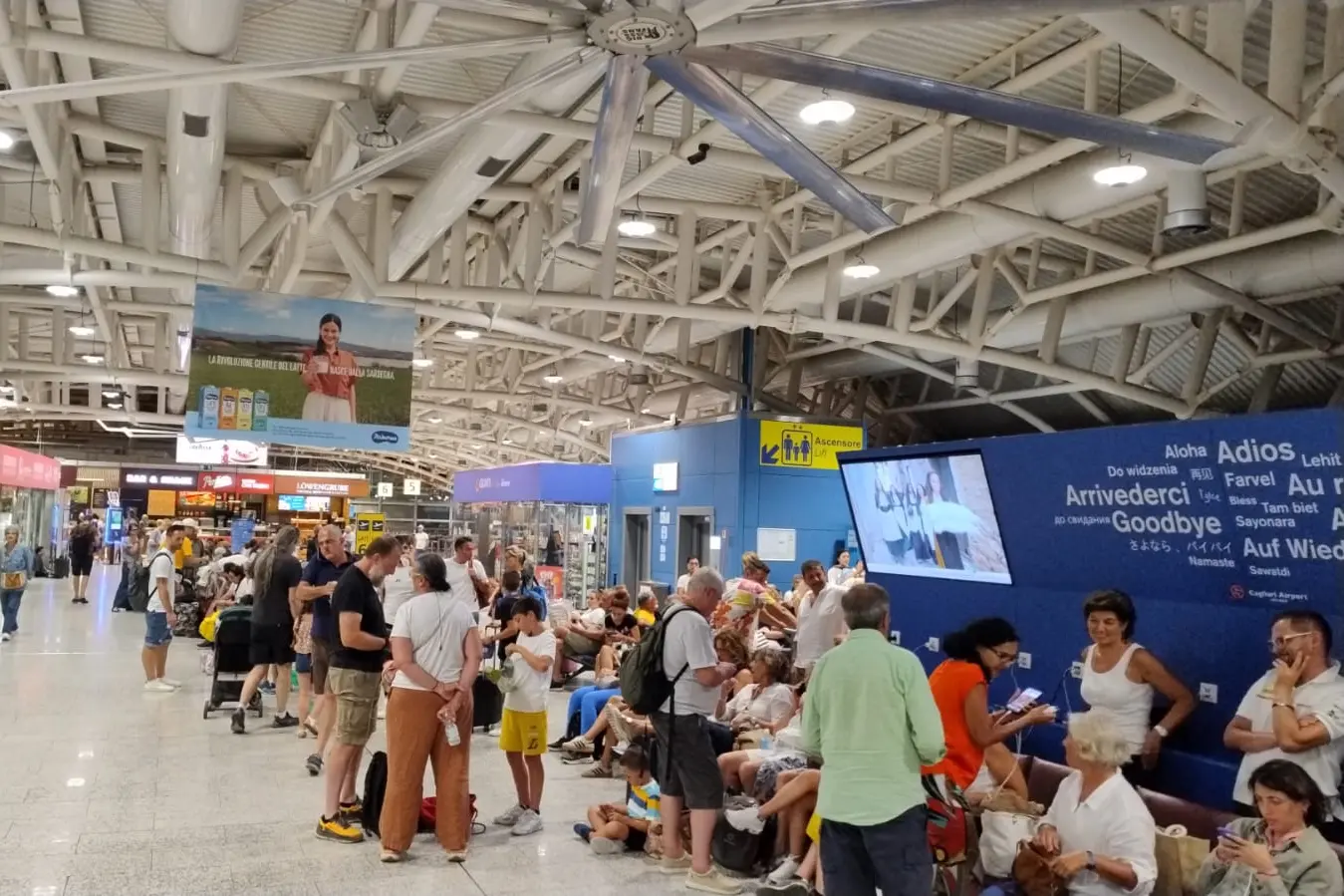 Passeggeri all’aeroporto di Cagliari-Elmas