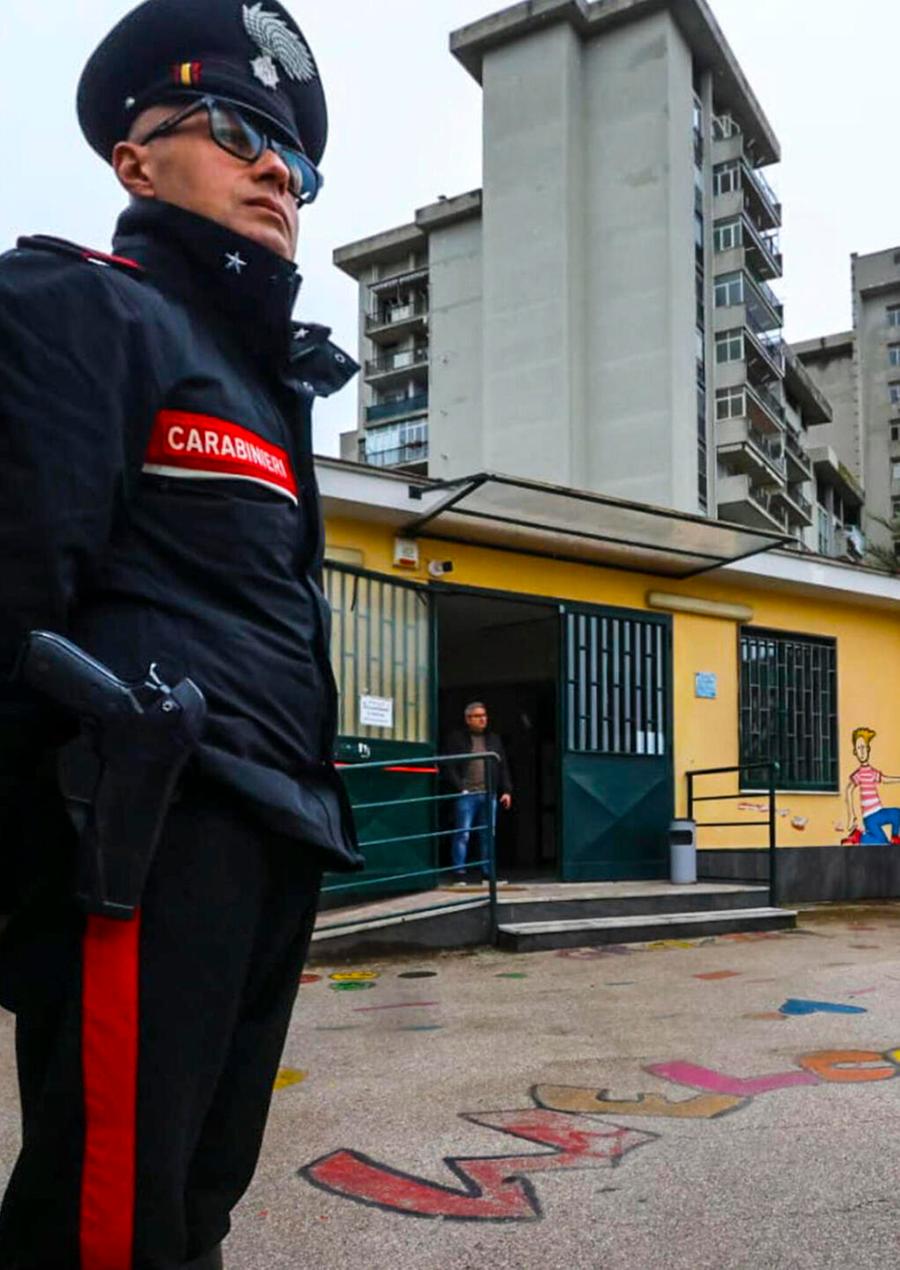 Quattordicenne accoltellato nei bagni della scuola