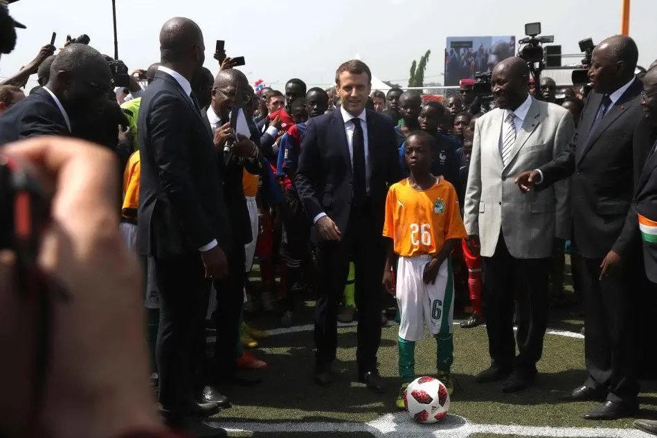 Macron in Costa d'Avorio (Ansa)