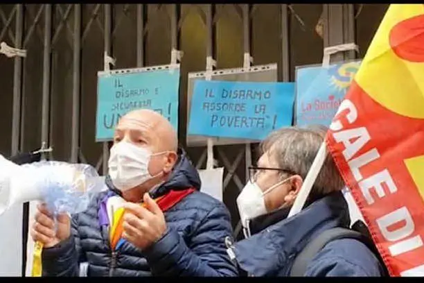 Il presidio (Foto Ansa)
