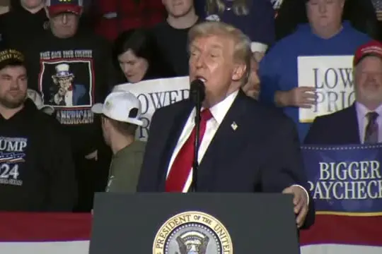 Trump annuncia un'ulteriore "splendida flotta" diretta verso l'Iran