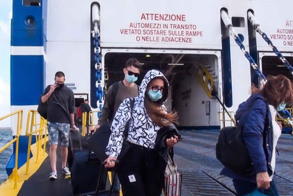 Allarme sulla Moby verso Cagliari: tampone a un passeggero con febbre