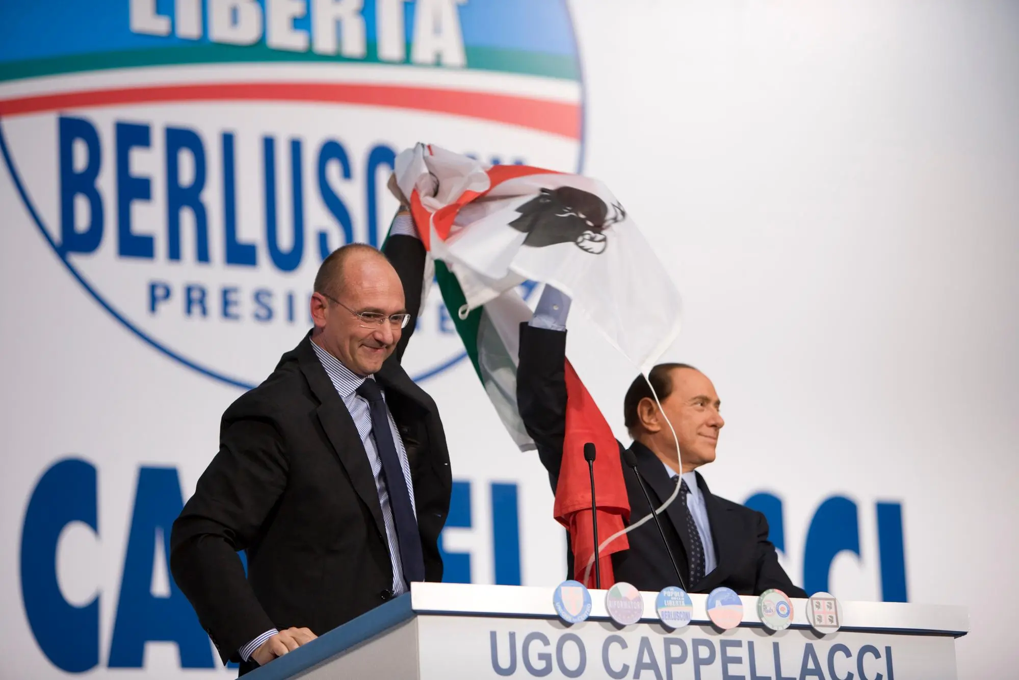 Cappellacci e Berlusconi (Archivio L'Unione Sarda)