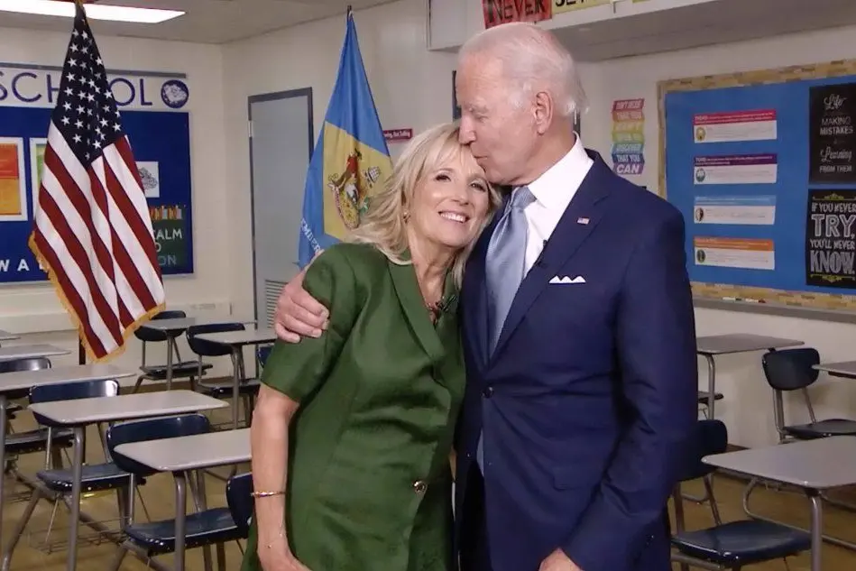 Joe Biden con la moglie Jill (Ansa)