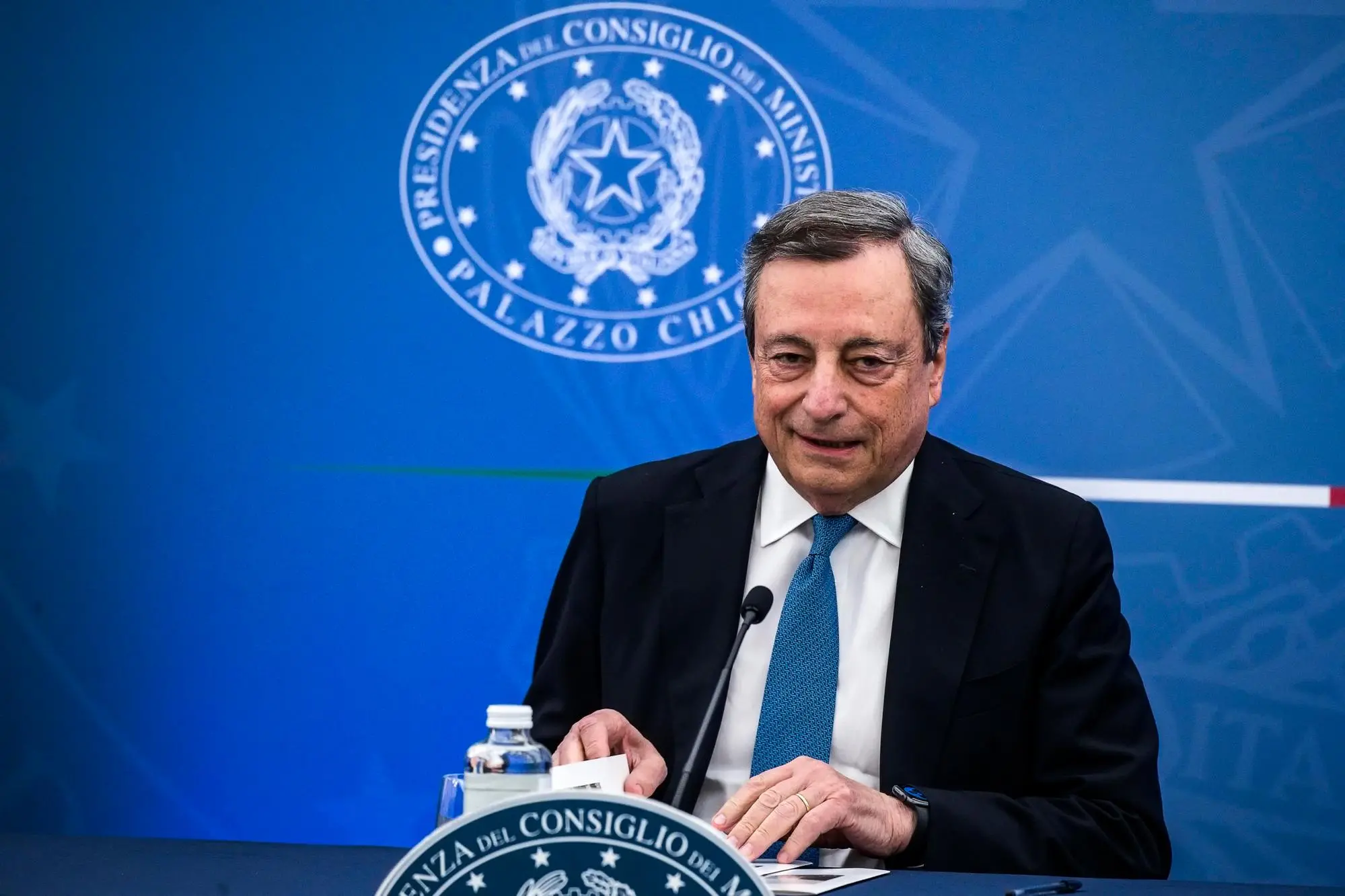 Mario Draghi in conferenza stampa (foto Ansa)