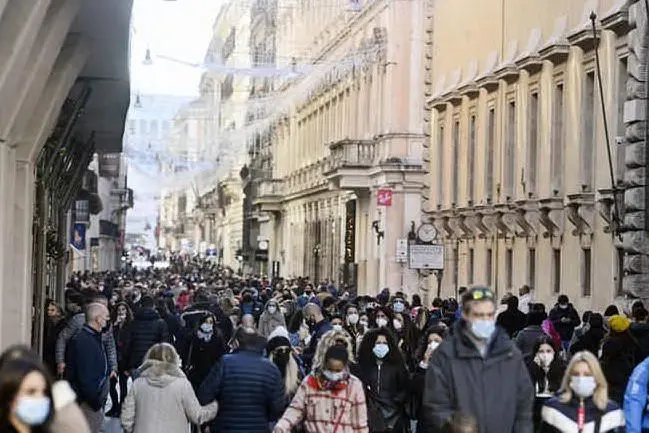 Assembramenti a Roma (Ansa)