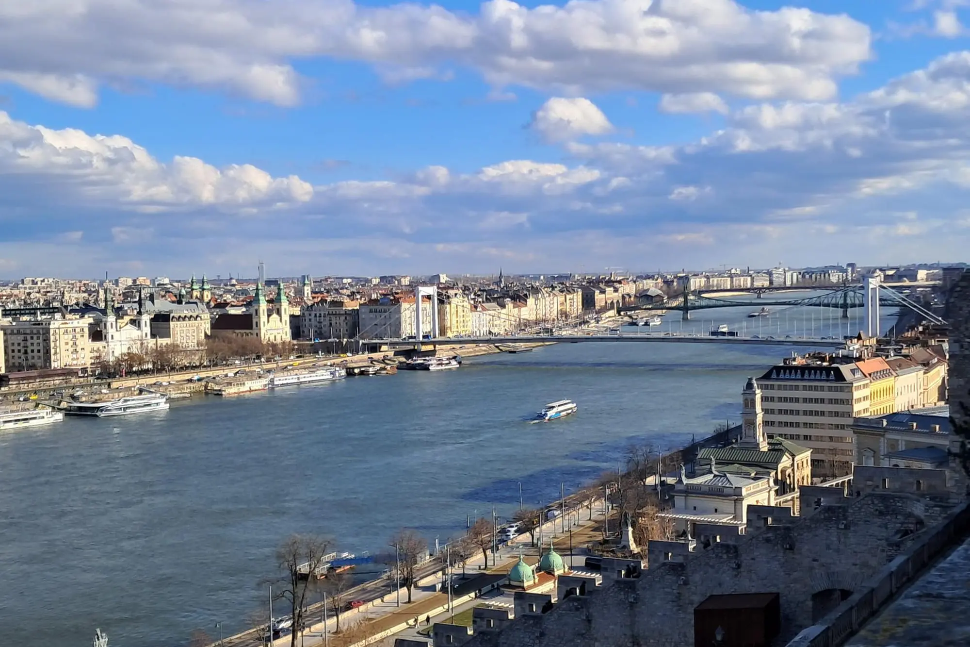 Una vista della capitale ungherese dal castello di Buda