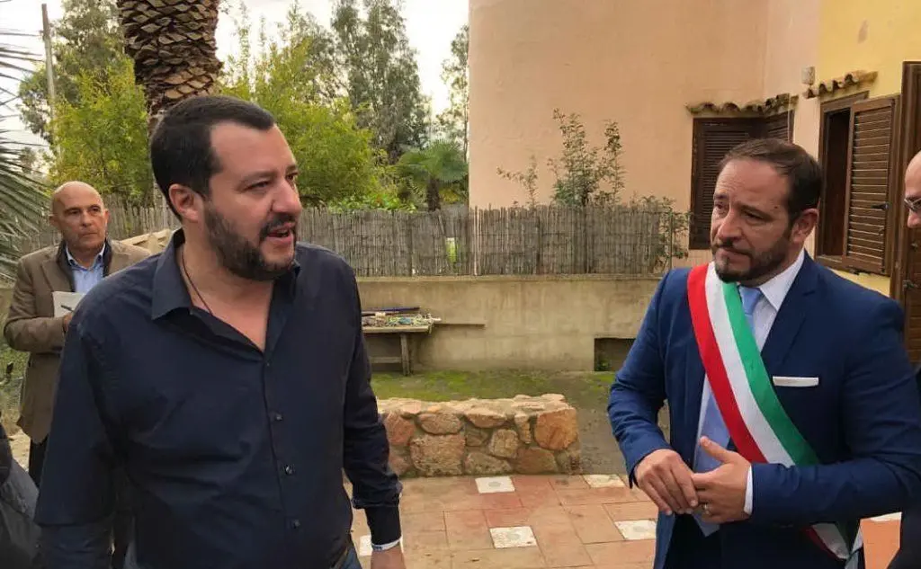 Con il sindaco, Gianluca Dessì (foto Twitter)