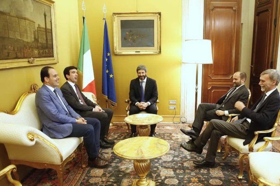 La delegazione Pd con il presidente della Camera, Roberto Fico