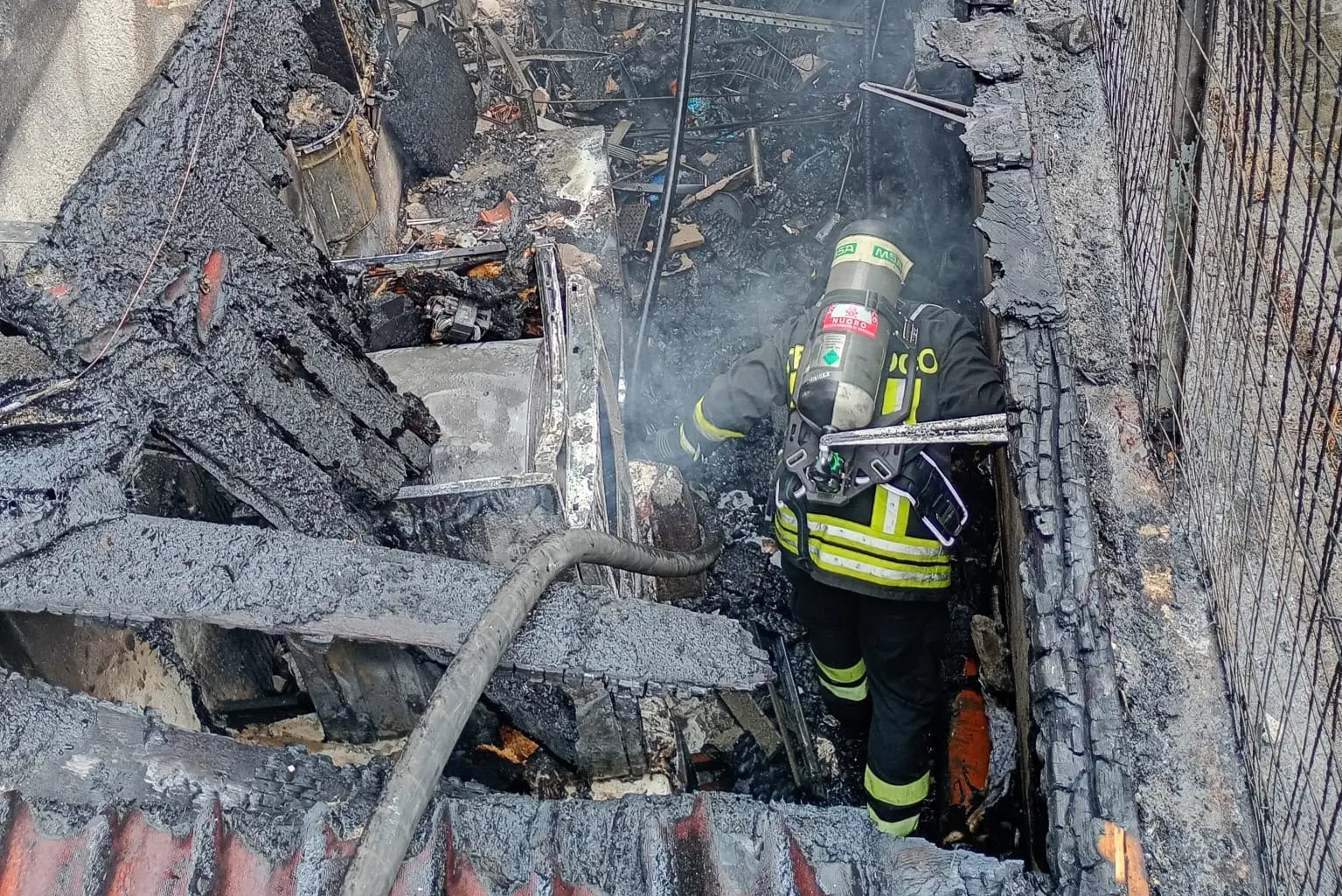 L'intervento dei vigili del fuoco a Orosei