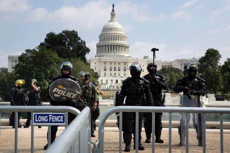 “Minaccia aerea”, la Polizia evacua Capitol Hill. Ma era un falso allarme
