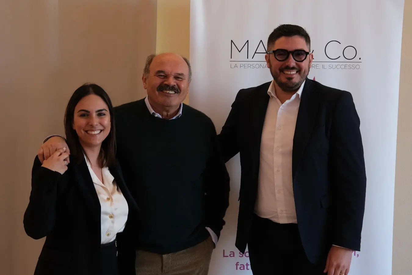 Giada Melis, cofondatrice di Mab&co, Oscar Farinetti e Andrea Podda (foto concessa)