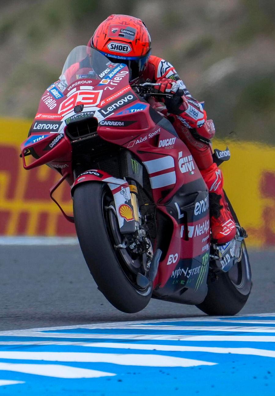 Marc Marquez vince la Sprint sotto la pioggia